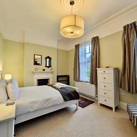 Impressive 5Br Family Home In Leafy Londra Esterno foto