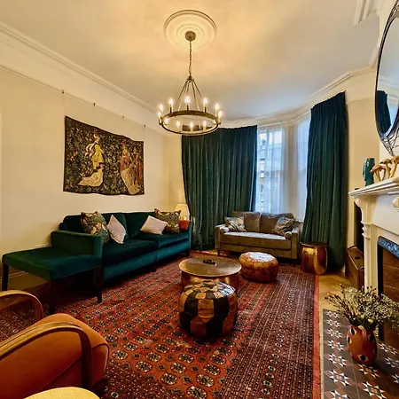 Impressive 5Br Family Home In Leafy Londra Esterno foto