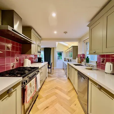 Impressive 5Br Family Home In Leafy Londra Esterno foto