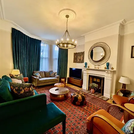 Impressive 5Br Family Home In Leafy Londra Esterno foto