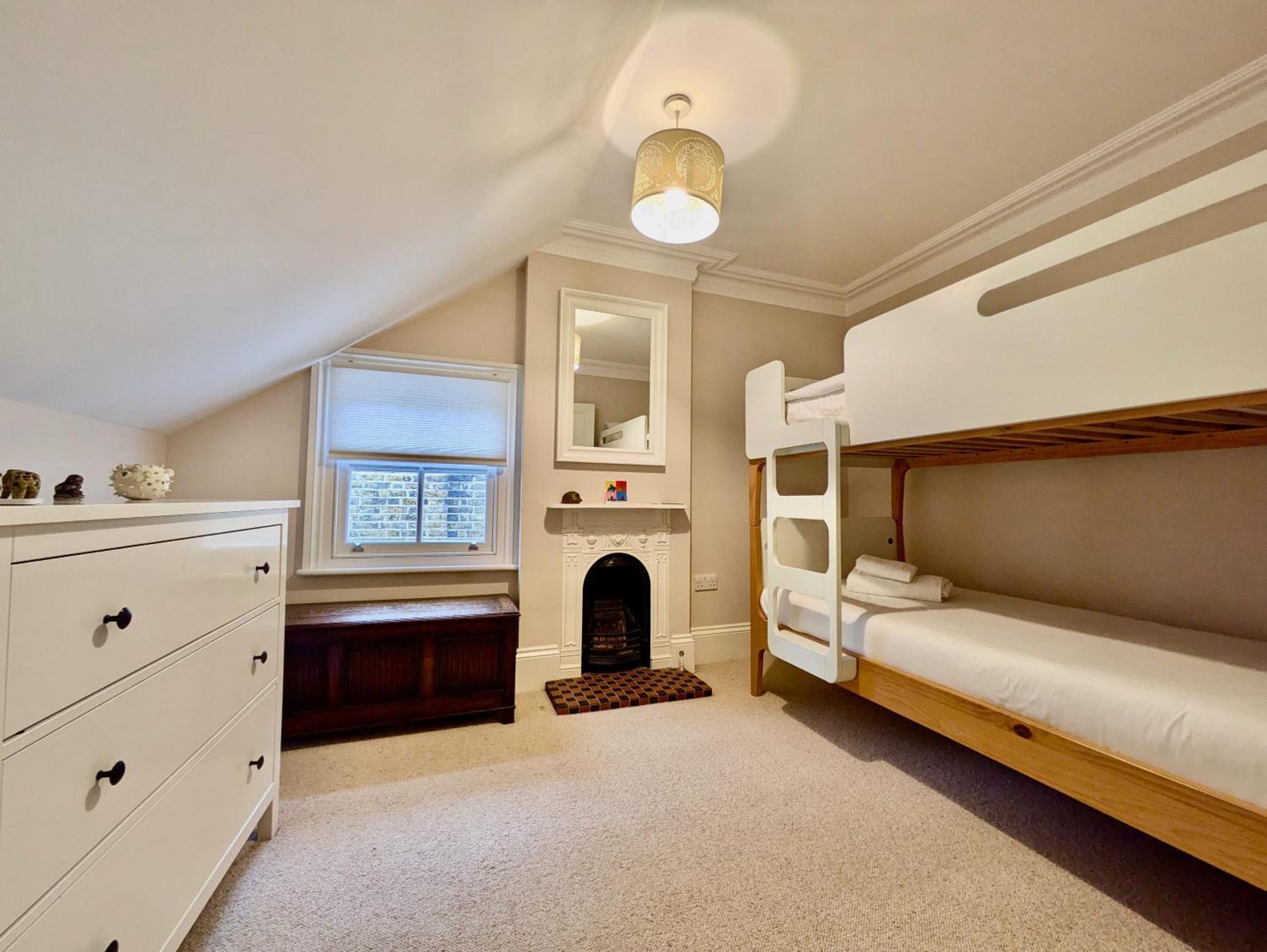 Impressive 5br Family In Leafy * Londra
